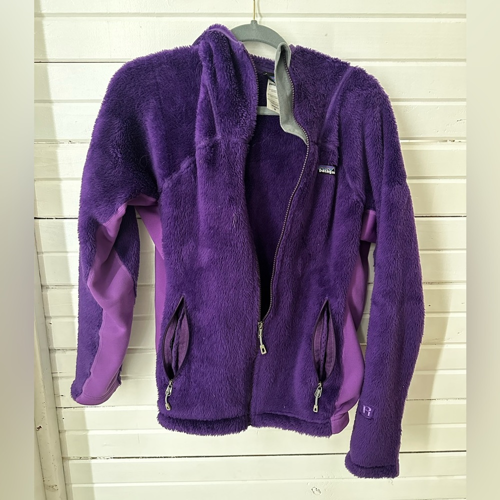 Patagonia. Pre/owned. Purple fleece  full zip jacket with hood. Pockets